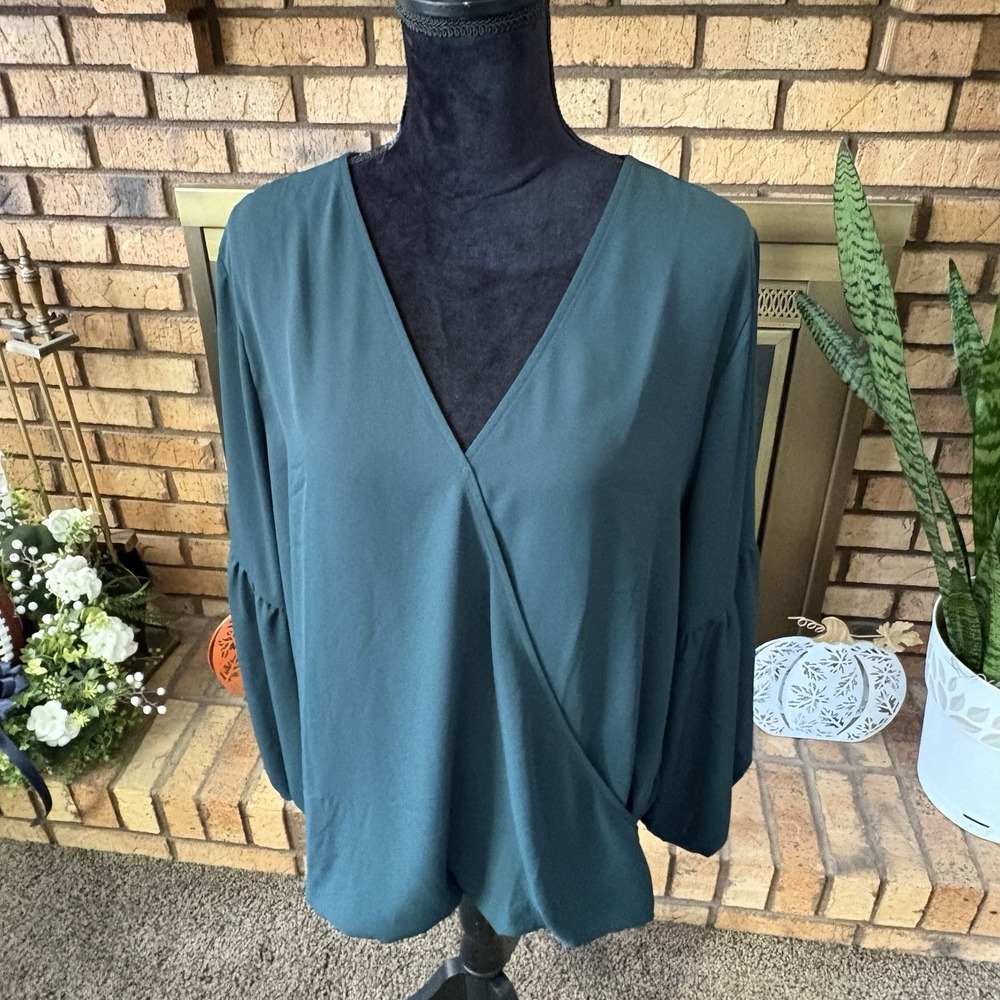 Beacon Apparel Women's 2X Blouse New with Tags Long Sleeve